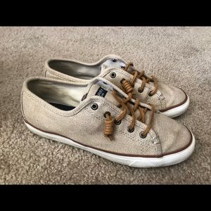 Women’s Sperry cream sneaker.